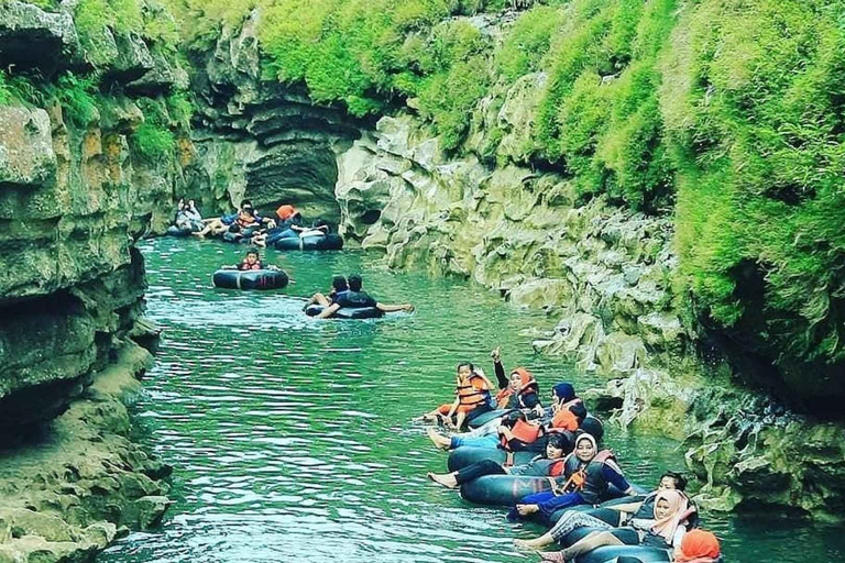 Yogyakarta: Mangunan Sunrise & Pindul Cave Full Day Tour Mangunan sunrise for 3 persons