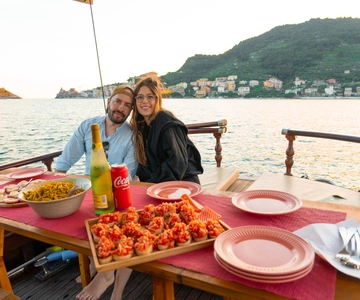 La Spezia: Crucero al atardecer con aperitivo y cena