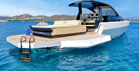 Milos: Luxury Motoryacht Cruise to Swim in Kleftiko Caves