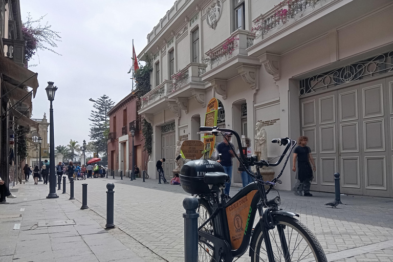 Lima : visite guidée du centre historique en vélo électriqueVisite de Lima : Découvrez le centre historique de Lima à vélo électrique et dégustation culinaire