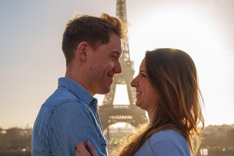 Paris: Eiffel Tower Photoshoot with a Professional