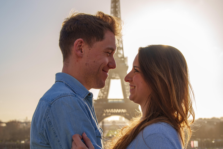 Paris: Eiffelturm-Fotoshooting mit einem Profi