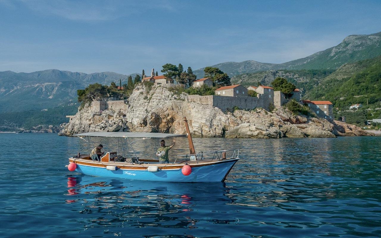 Budva: Familienfreundliche Bootstour mit Schnorcheln und Getränken