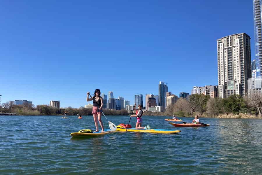 Austin: Paddleboard-Verleih am Lady Bird Lake. Foto: GetYourGuide Austin: Paddleboard-Verleih am Lady Bird Lake. Foto: GetYourGuide