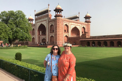 Vanuit Delhi: Taj Mahal &amp; Agra Fort Tour met AC autoRondleiding met auto + gids + toegangen tot monumenten + lunch