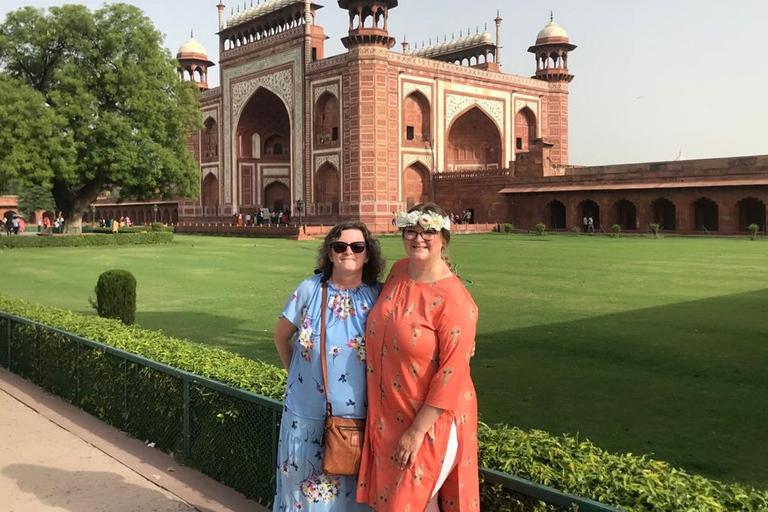 Vanuit Delhi: Taj Mahal &amp; Agra Fort Tour met AC autoRondleiding met auto + gids + toegangen tot monumenten + lunch