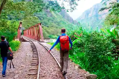Cusco: Tour de 4 días a Machu Picchu con rafting y tirolesa