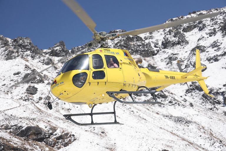 Kathmandu: Passeio de helicóptero pelo Everest com pouso garantidoPasseio de helicóptero pelo acampamento base do Everest Parada no Everest View Hotel