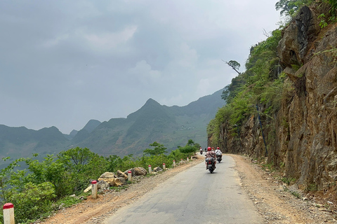 Från Hanoi: 4-dagars Ha Giang Loop Car Tour Plus redigerad video