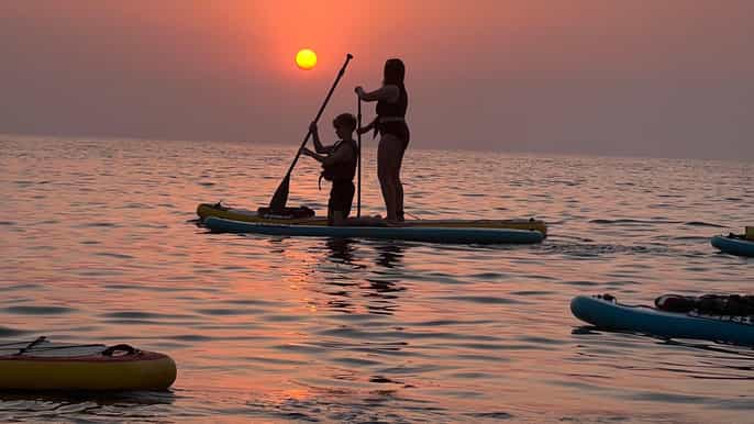 Experiência de stand-up paddle ao nascer do sol em Sliema