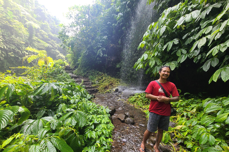 Bali Hidden Trekking, Wasserrutsche, Sekumpul, &amp; Fiji WasserfallAbholung vom Hotel und Rücktransfer zum Hotel inbegriffen