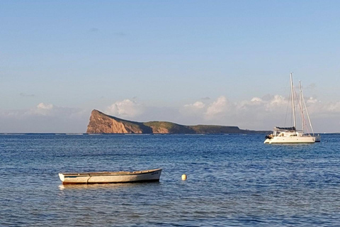 Hors-bord privé vers l&#039;île Gabriel, Coin de Mire et l&#039;île PlateHors-bord privé vers l&#039;île Gabriel, Coin de Mire et Flat Island