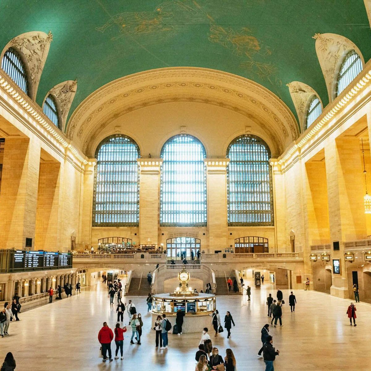 https://cdn.getyourguide.com/img/travel_guide/1fe3a9faf50638daa57d53800a6edbf8.webp/original.jpg