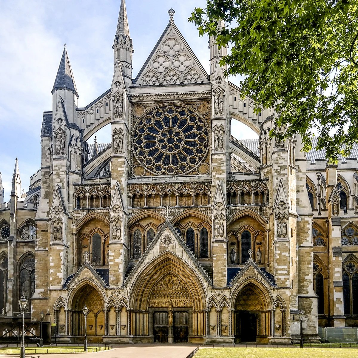 https://cdn.getyourguide.com/img/travel_guide/256d9177d294ce65ffd324d0c65b3737.webp/original.jpg