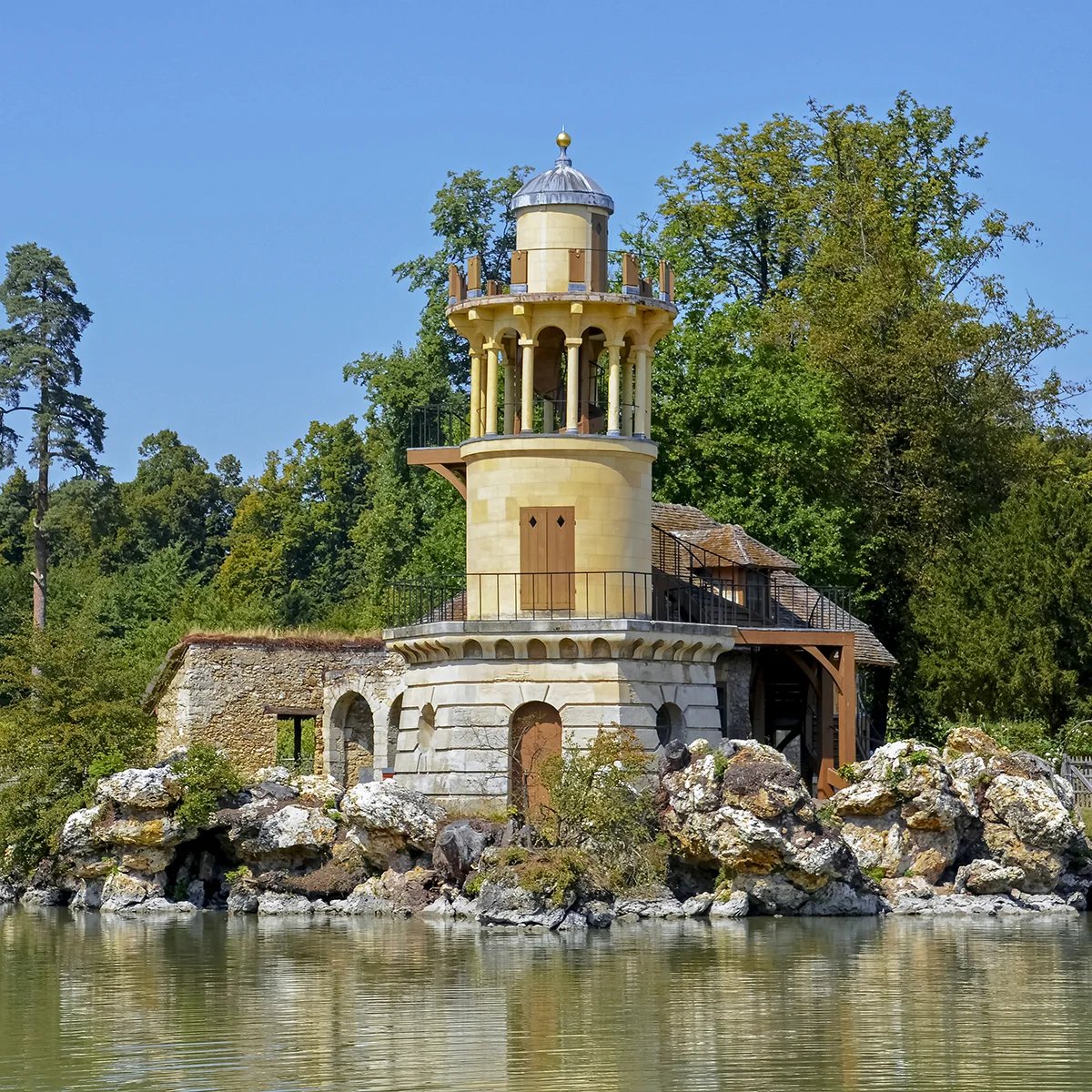 https://cdn.getyourguide.com/img/travel_guide/4591280573ad21222dc6b69464e2fc08.webp/original.jpg