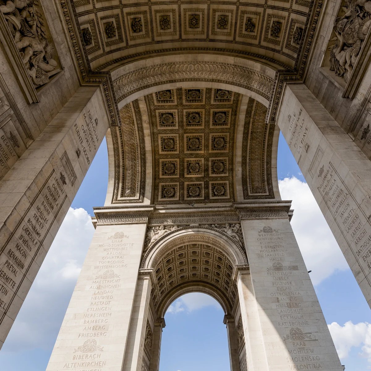 https://cdn.getyourguide.com/img/travel_guide/ef6edc2ee1059316475fa03fc41127e7.webp/original.jpg
