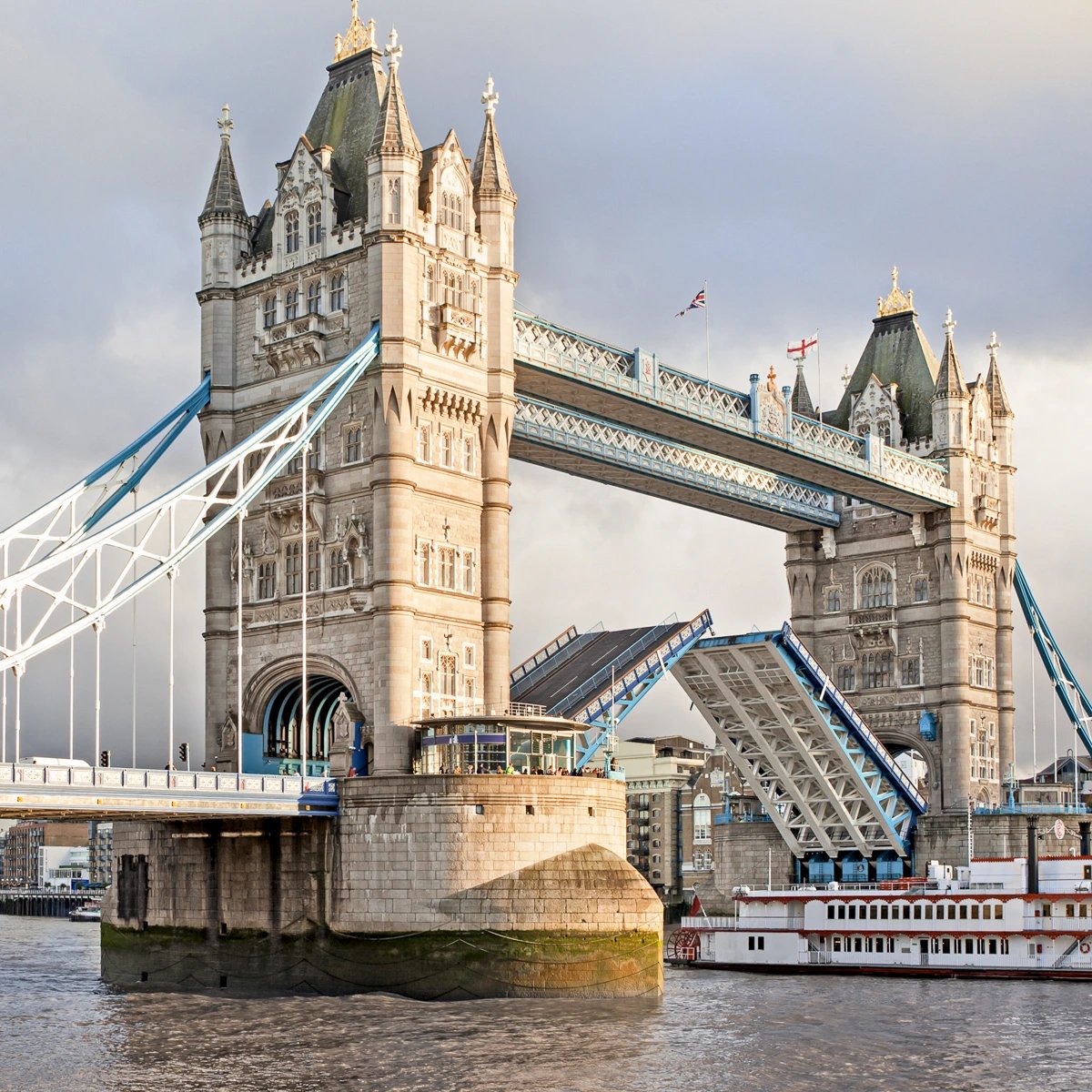 https://cdn.getyourguide.com/img/travel_guide/fe0431b4d9f5c6fde4d9f1182830342b.webp/original.jpg