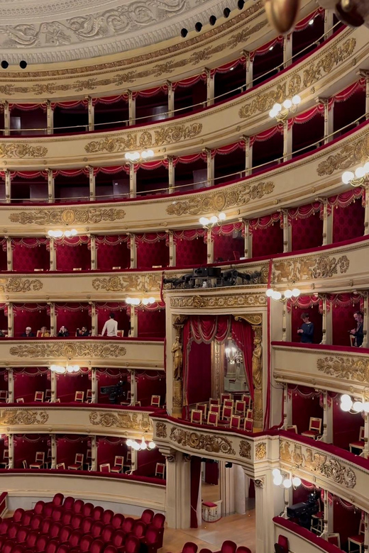 ミラノ：スカラ座 優先入場ガイド付きツアー | GetYourGuide