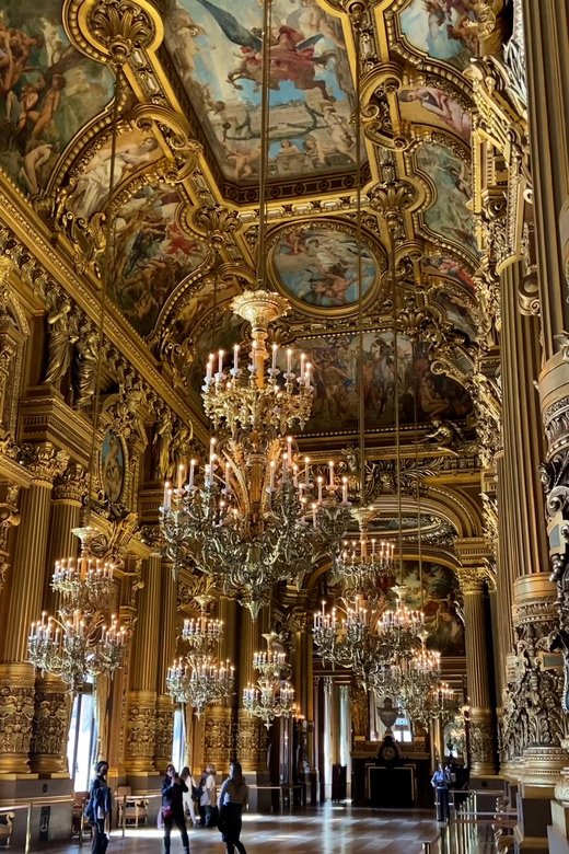 Watch a local insider share the best things to do in Paris