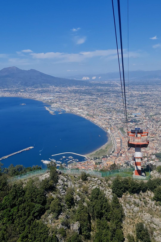 An insider's video guide to the best things to do in Naples