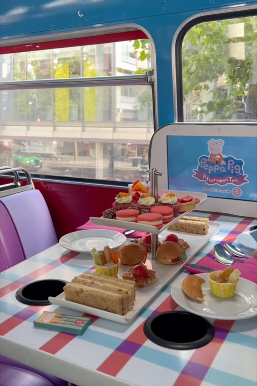 ロンドン：音声ガイド付きペッパ ピッグ アフタヌーン ティー バス