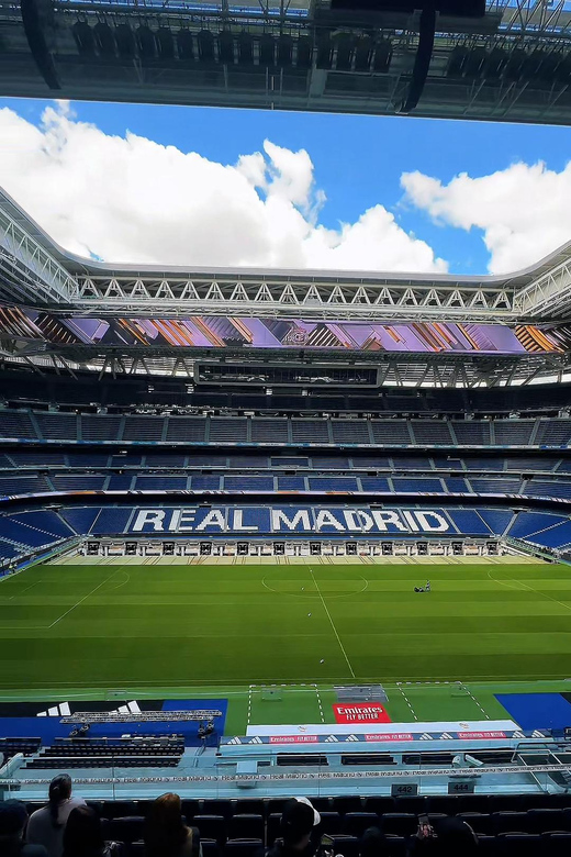 Madrid: visita guiada ao Estádio Bernabéu com upgrade Megafan