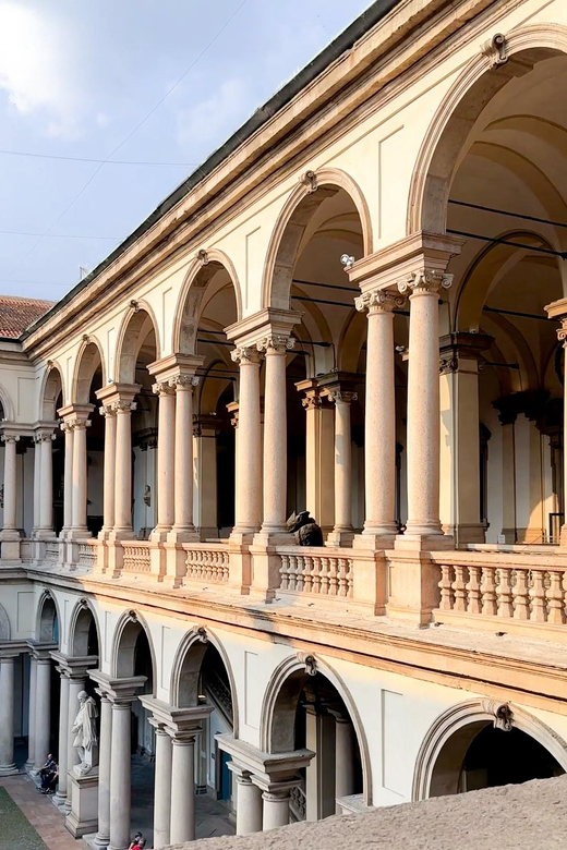 Watch the ultimate one day itinerary in Milan
